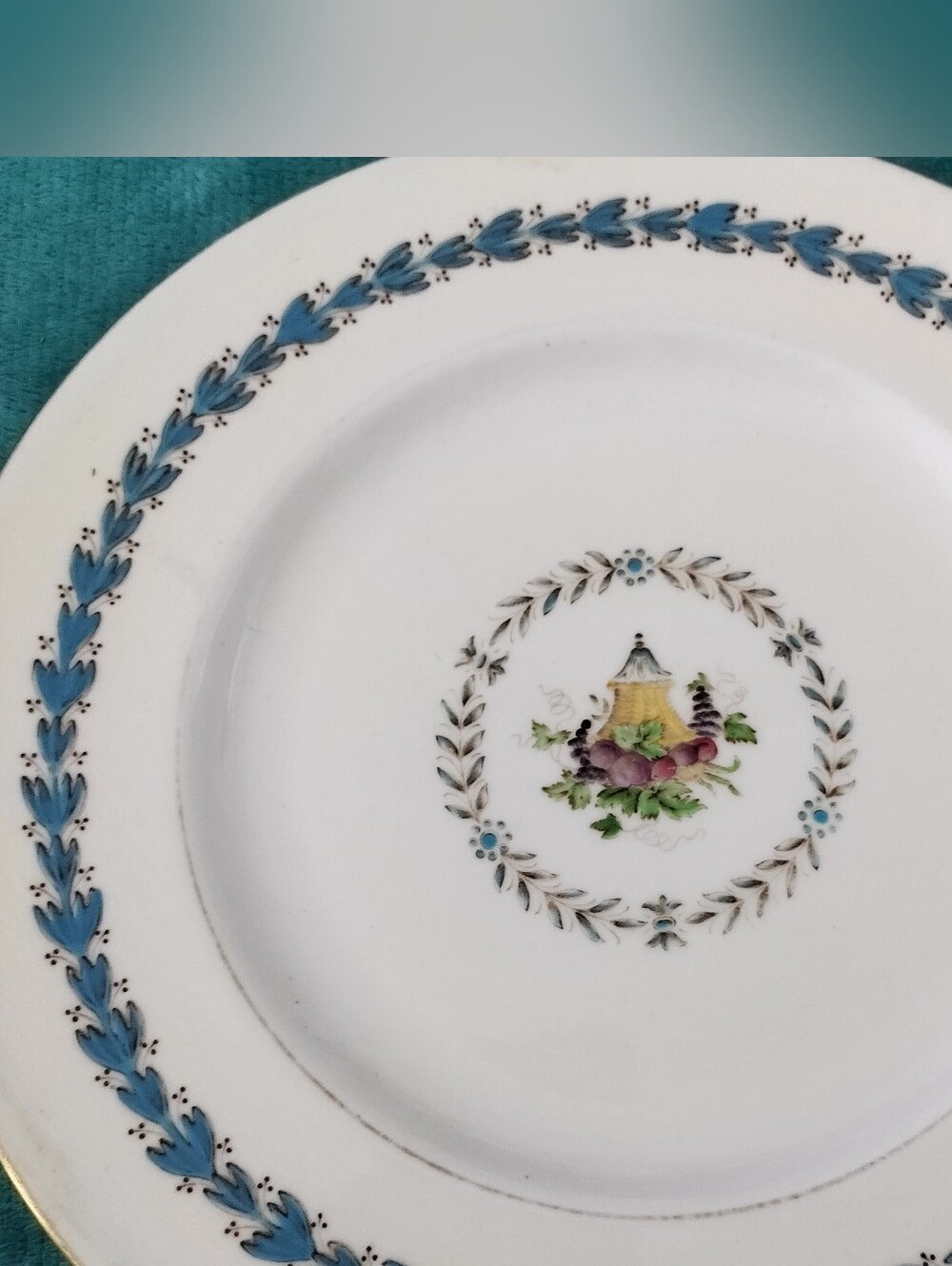 Vintage Wedgwood Bone China Dinner Plate "Appledore" W3151 - Faded Ctr AS-IS